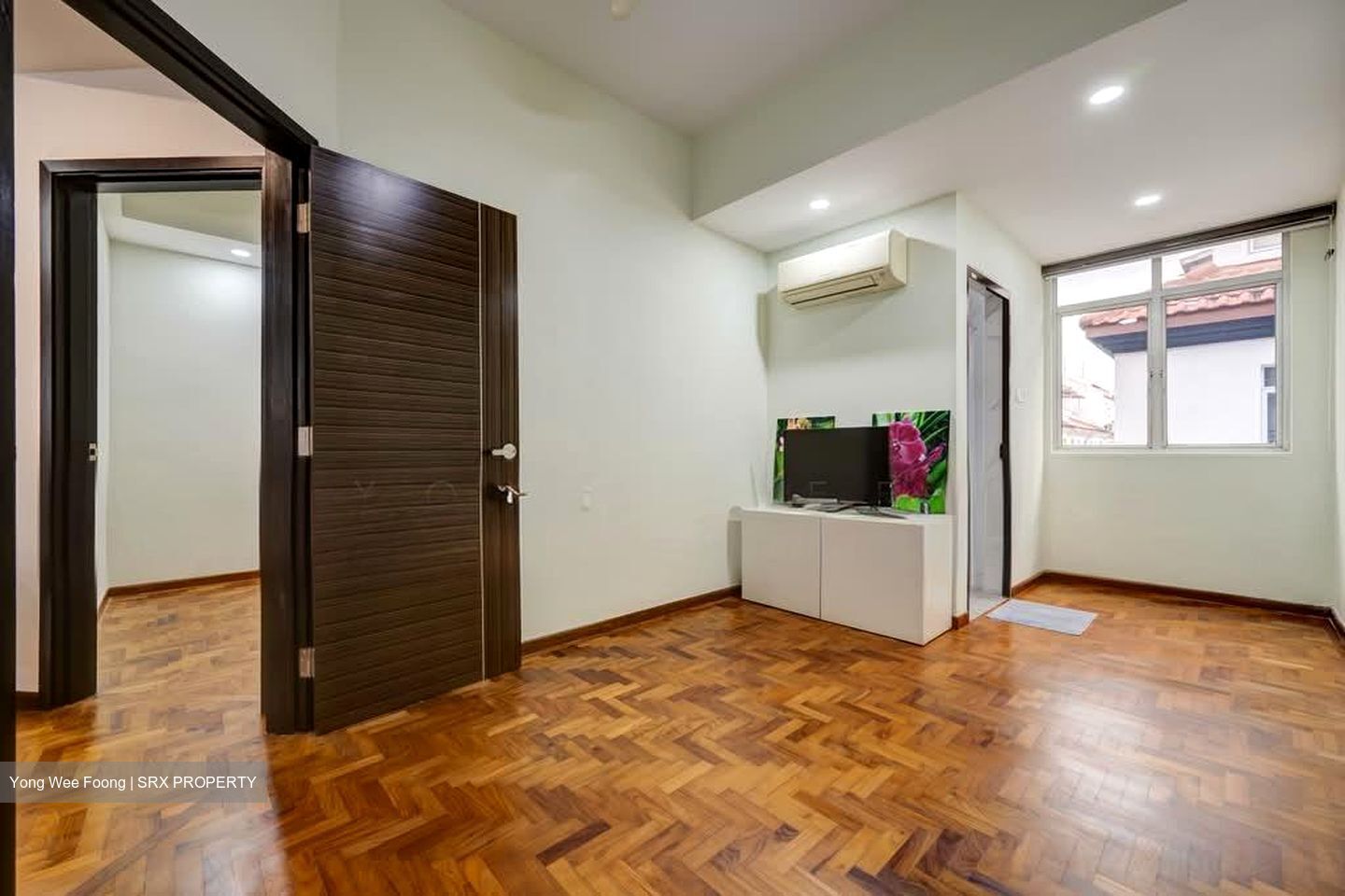 Flora Road (D17), Terrace #553421281
